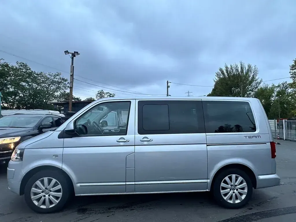 Second-hand VW Multivan Team 179 CP (131 kW) 2010 Argintiu Monovolum
