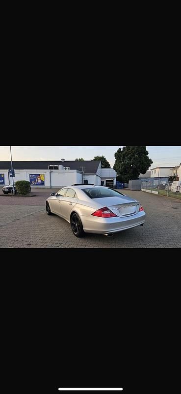 Silber Gebraucht 2006 Mercedes CLS350 Limousine | 6.000 € - Bild 1/4