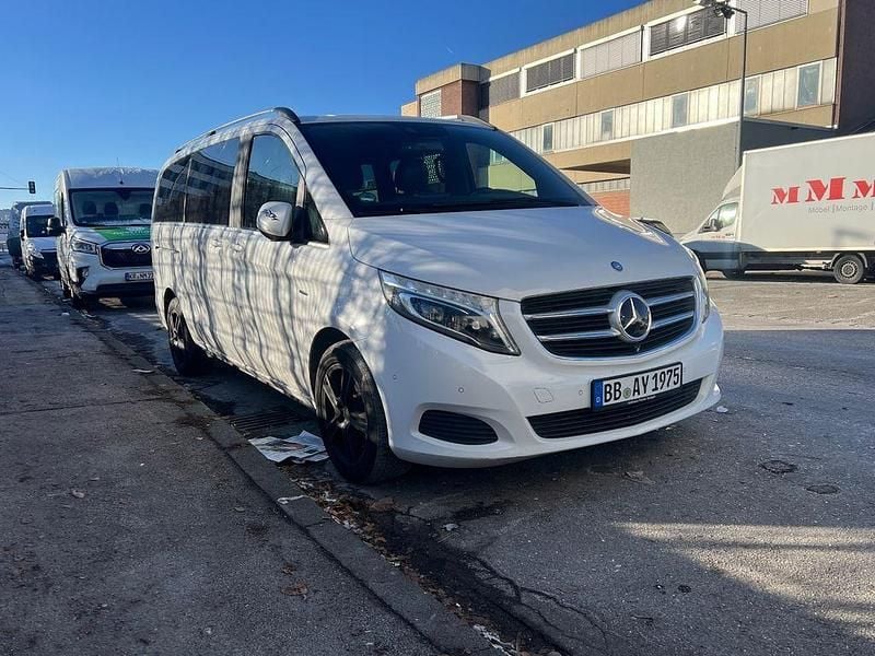 Bergkristallweiß metallic Gebraucht 2015 Mercedes V250 Van / Kleinbus | 21.999 € (Fairer Preis) - Bild 1/4