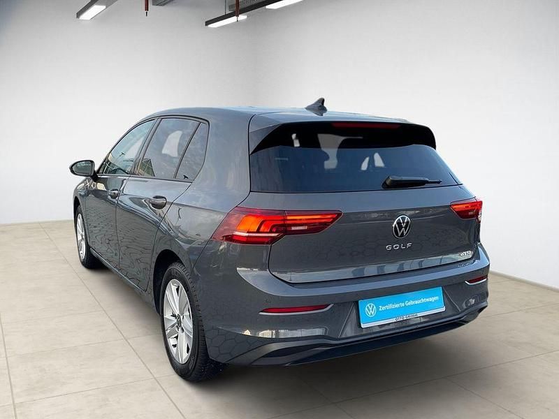 Gebraucht VW Golf VIII Life 150 PS (110 kW) 2024 Grau Limousine