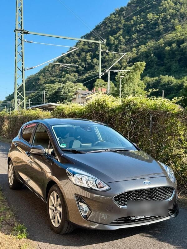 Grau Gebraucht 2018 Ford Fiesta Kleinwagen | 9.100 € (Teuer) - Bild 1/4