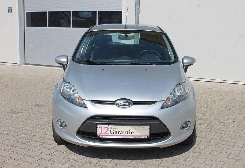 Gebraucht Ford Fiesta 69 PS (50 kW) 2012 Silber Kleinwagen