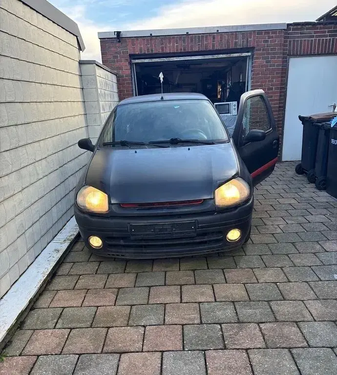 Usata Renault Clio II 75 CV (55 kW) 1999 Nero Berlina