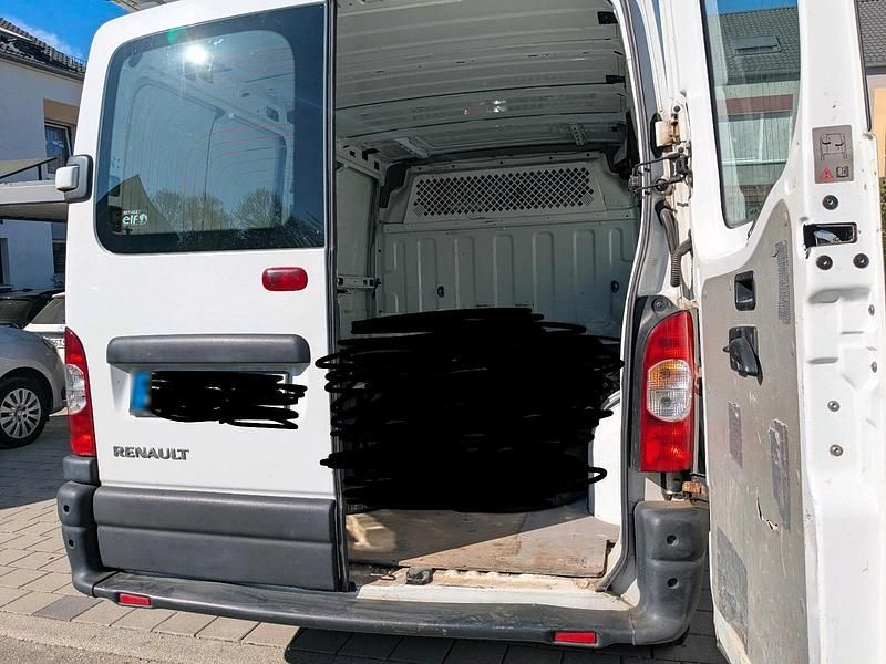 Used Renault Master 120 HP (88 kW) 2009 White Estate