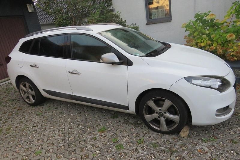 Weiß Gebraucht 2011 Renault Mégane GrandTour Kombi | 4.890 € - Bild 1/4