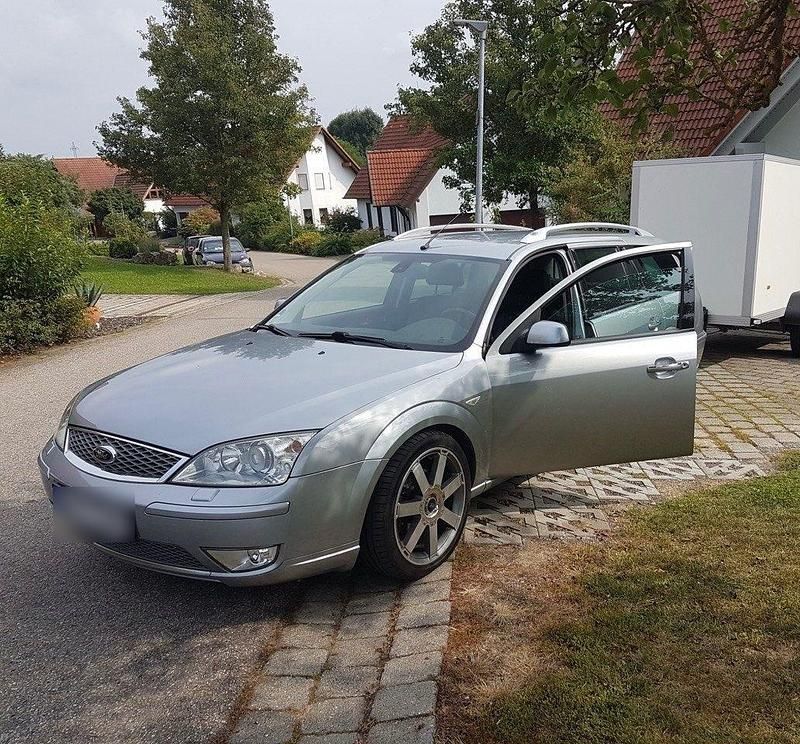 Gebraucht Ford Mondeo Titanium 155 PS (114 kW) 2006 Silber Kombi