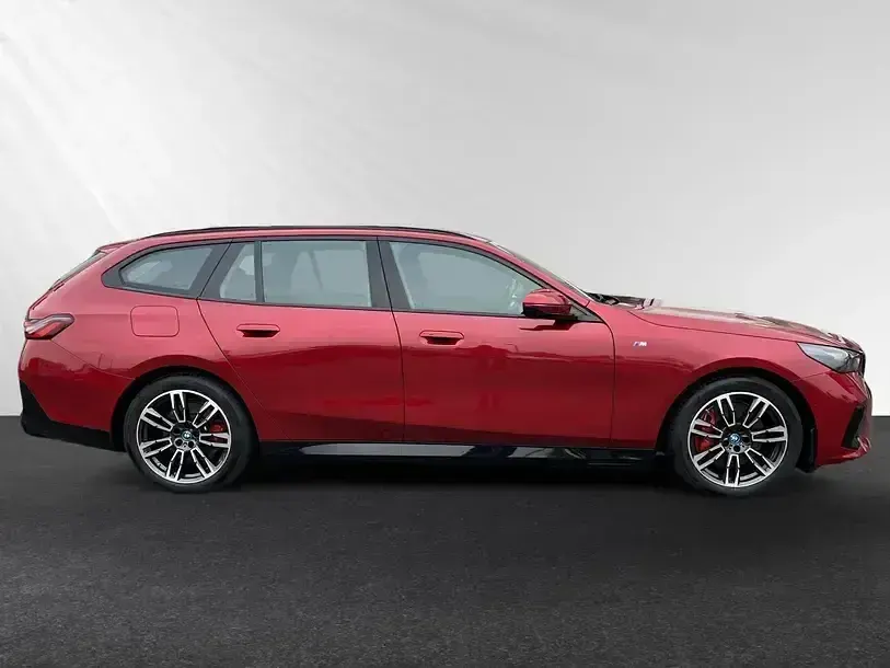 Gebraucht BMW i5 M Sport 289 kW (394 PS) 2025 Fire red metallic Kombi