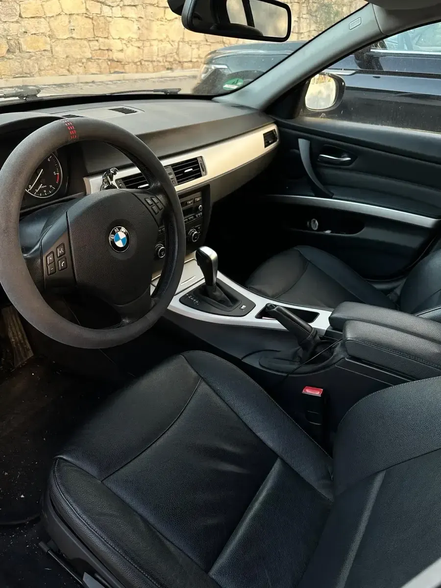 Gebraucht BMW 320 Basis 184 PS (135 kW) 2010 Silber Limousine