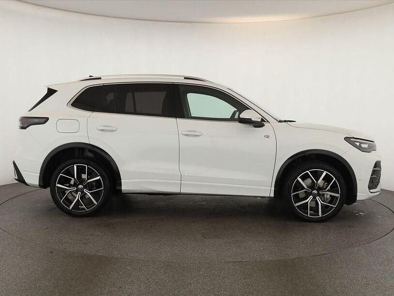 Gebraucht VW Tiguan R-line 193 PS (141 kW) 2025 Pure white SUV