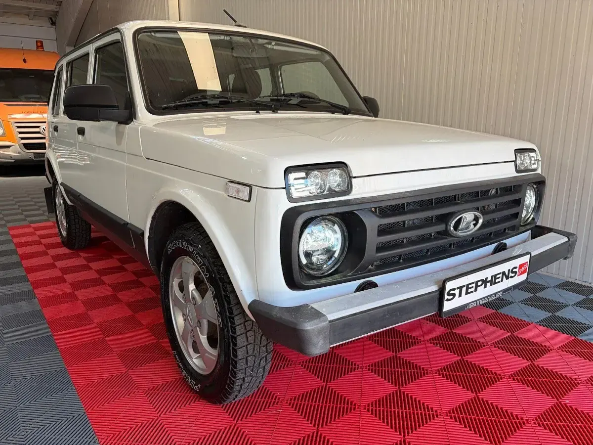 Gebraucht Lada Taiga 83 PS (61 kW) 2022 Weiß SUV