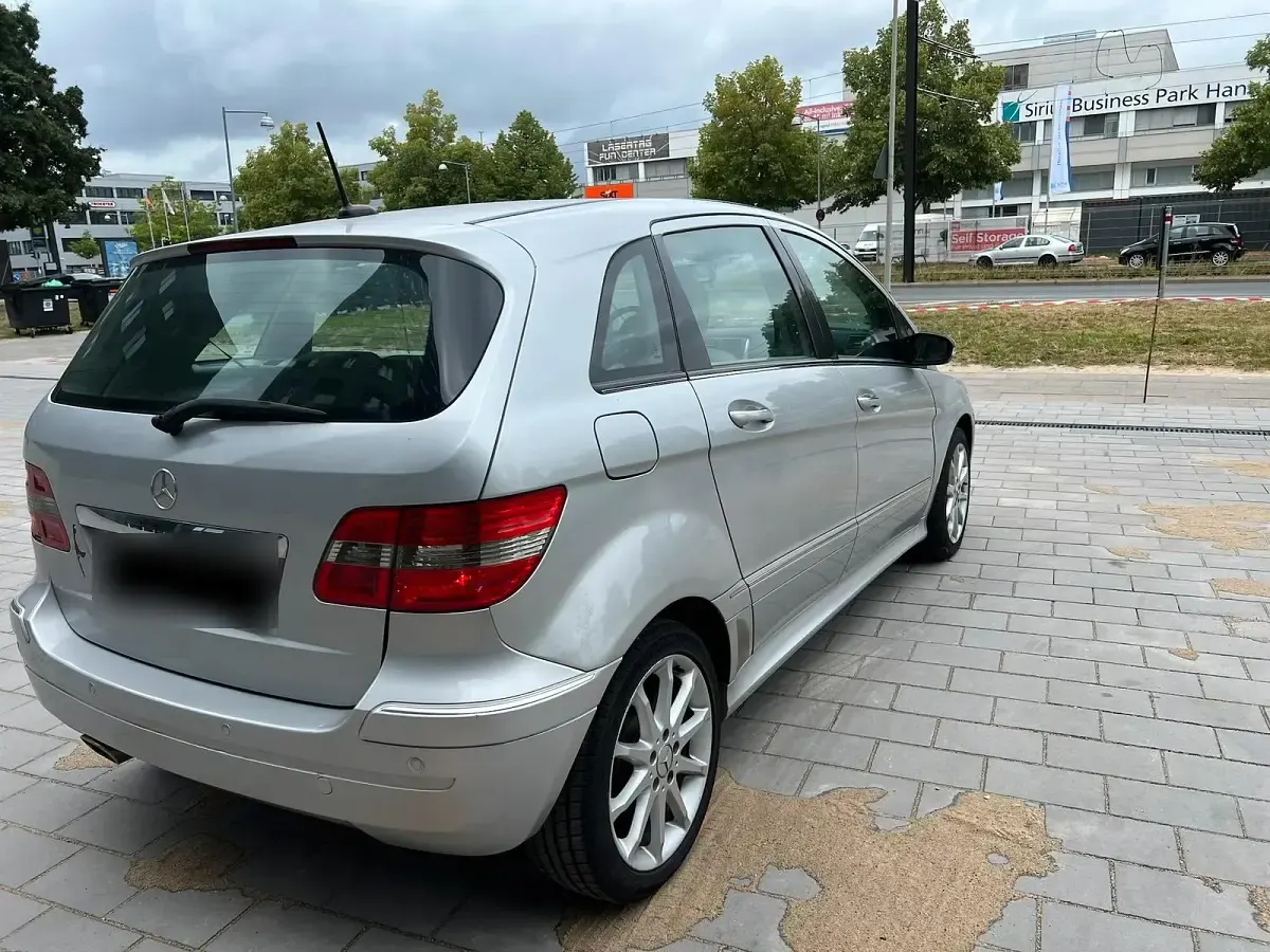 Gebraucht Mercedes B180 136 PS (100 kW) 2006 Silber Van / Kleinbus