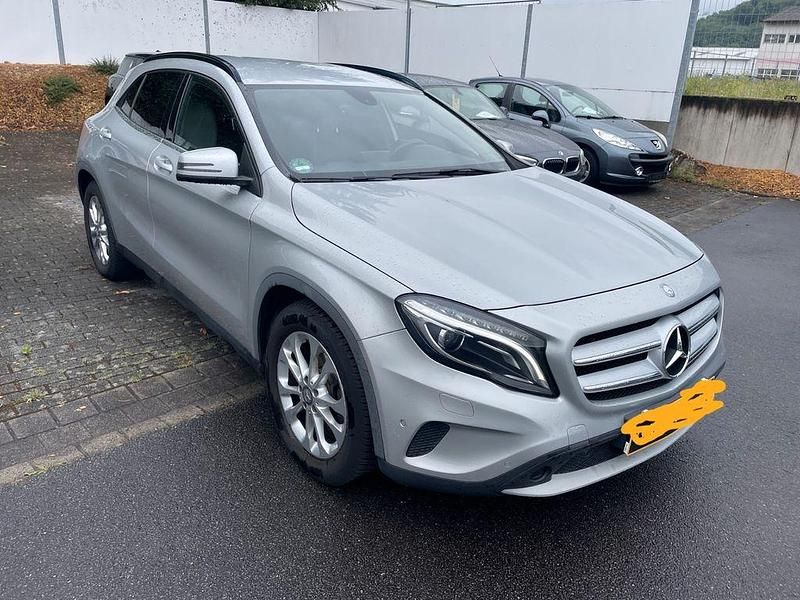 Gebraucht Mercedes GLA200 156 PS (114 kW) 2015 Silber SUV