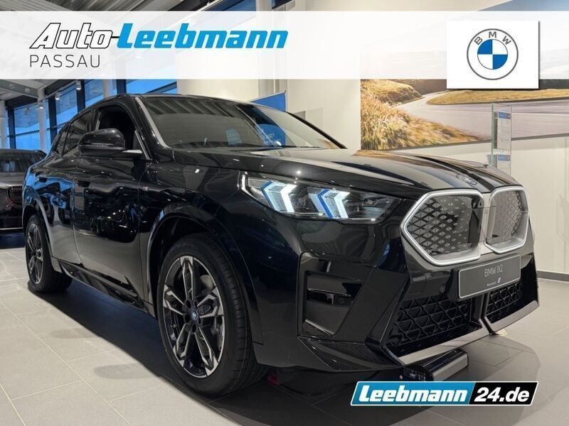 Saphirschwarz metallic Gebraucht 2025 BMW iX2 M Sport SUV | 48.489 € - Bild 1/4