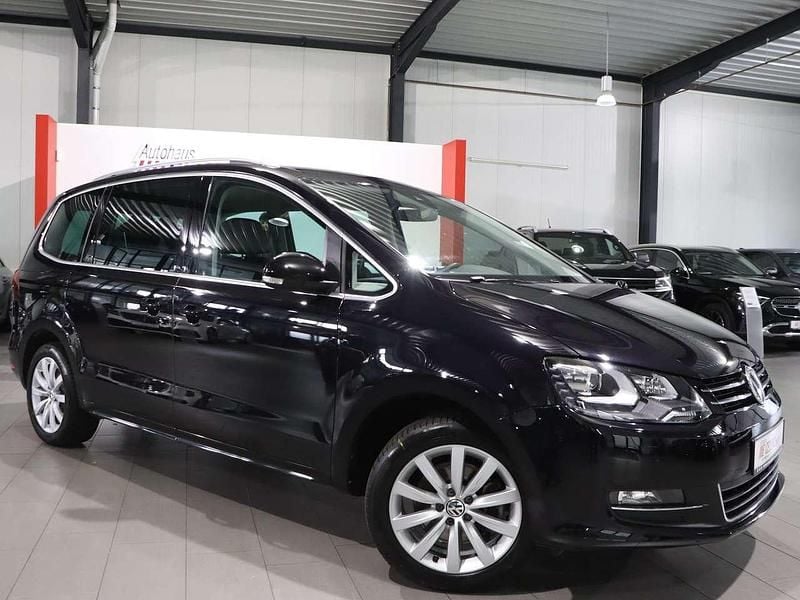 Gebraucht VW Sharan Highline 150 PS (110 kW) 2021 Deep blackperleffekt Van / Kleinbus