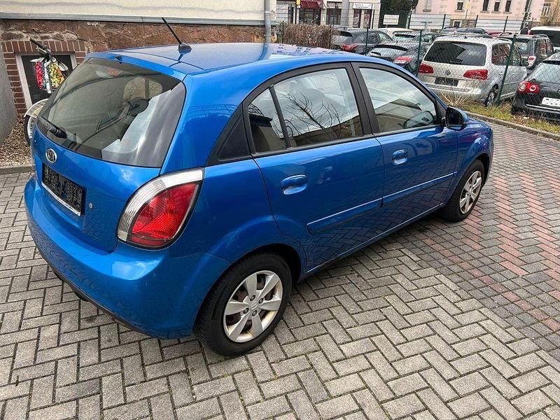Gebraucht Kia Rio 97 PS (71 kW) 2010 Blau Limousine