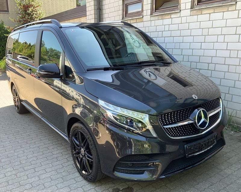 Grau Gebraucht 2021 Mercedes V300 AMG Van / Kleinbus | 53.600 € (Superpreis) - Bild 1/4