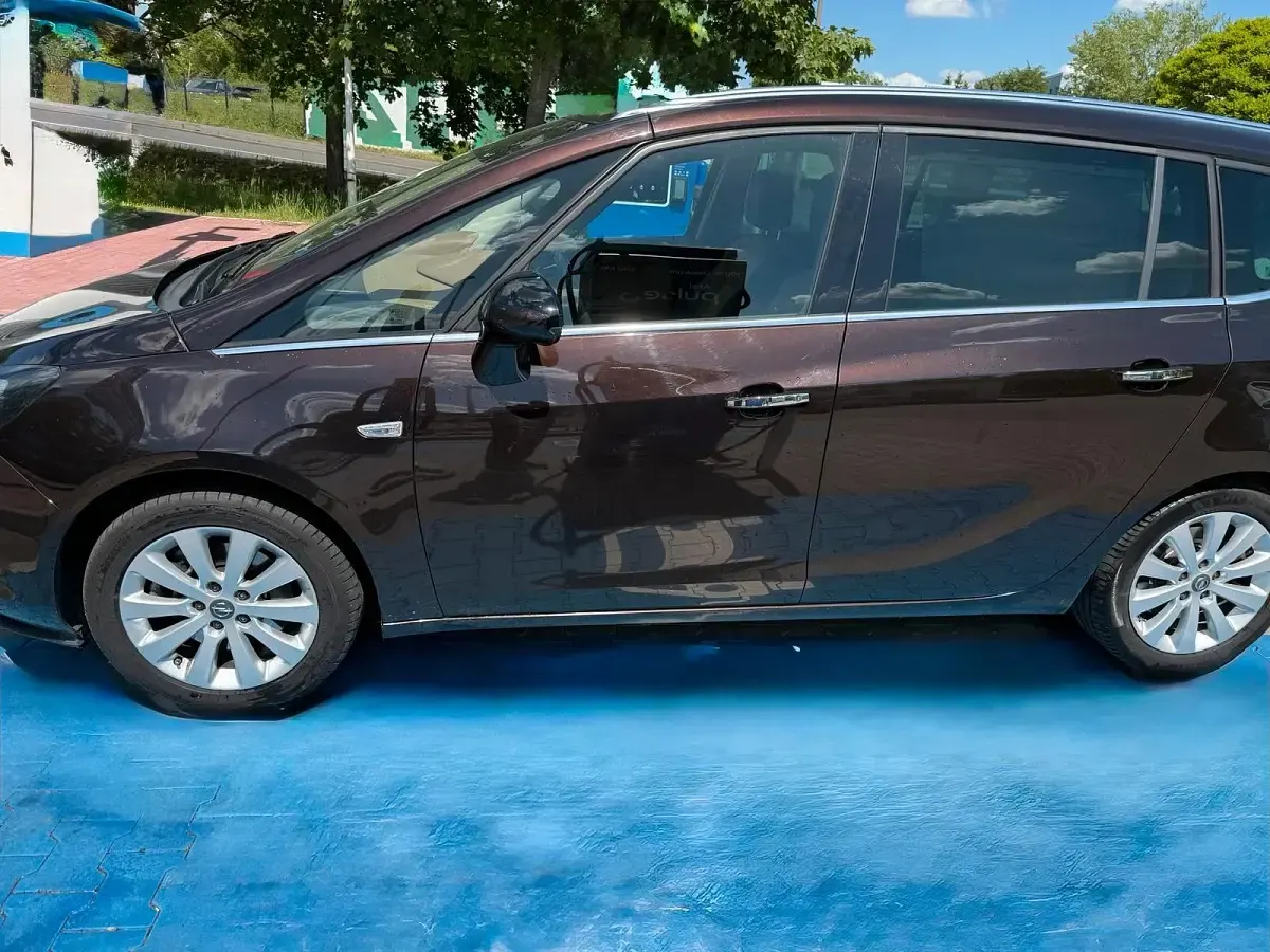 Gebraucht Opel Zafira 165 PS (121 kW) 2012 Braun Van / Kleinbus
