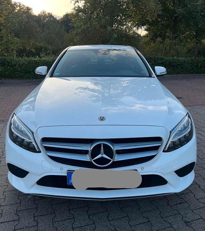 Weiß Gebraucht 2019 Mercedes C200 Limousine | 22.500 € (Teuer) - Bild 1/4