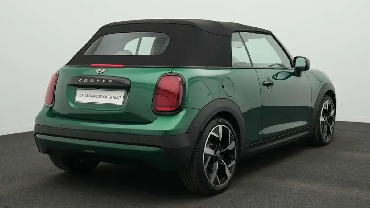 Gebraucht Mini Cooper Cabriolet Favoured 163 PS (119 kW) 2025 Grün Cabrio