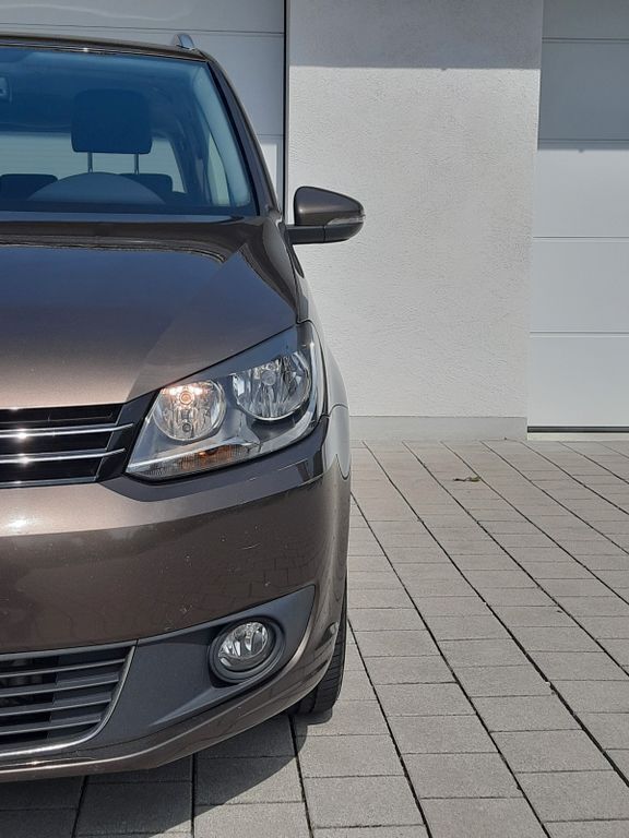 Toffeebraun metallic Gebraucht 2014 VW Touran Comfortline Van / Kleinbus | 9.999 € (Teuer) - Bild 1/4