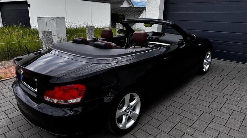 Schwarz Gebraucht 2009 BMW 118 Cabriolet Performance Cabrio | 11.000 € (Teuer) - Bild 1/4
