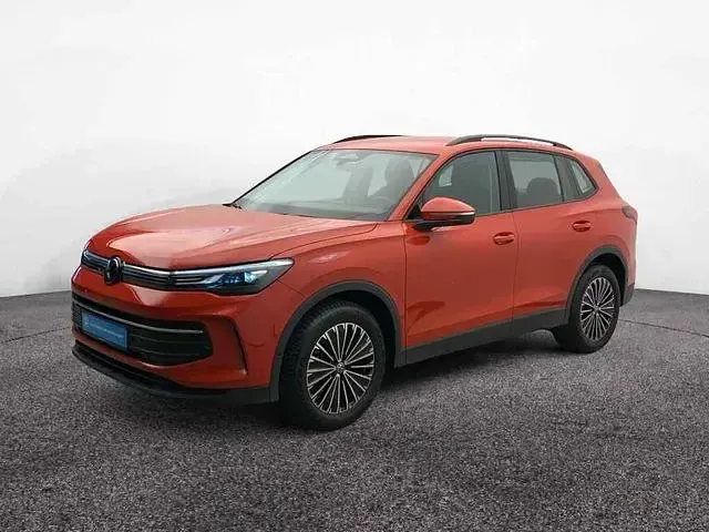 Gebraucht VW Tiguan R 150 PS (110 kW) 2025 Persimmon red metallic SUV