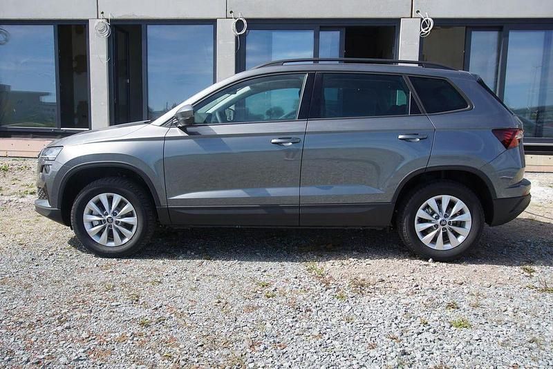 Neu Skoda Karoq 150 PS (110 kW) 2025 Graphitegrau metallic SUV