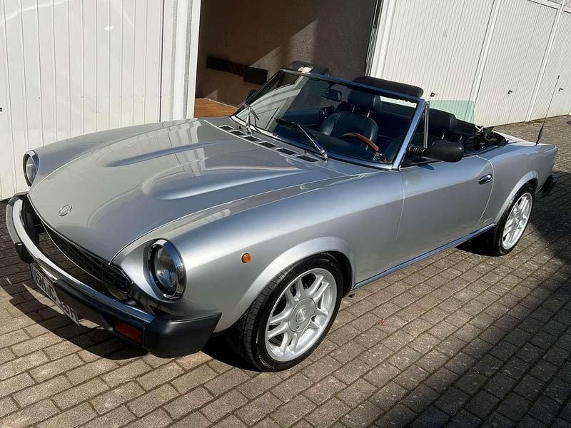 Gebraucht Fiat 124 105 PS (77 kW) 1983 Silber Cabrio