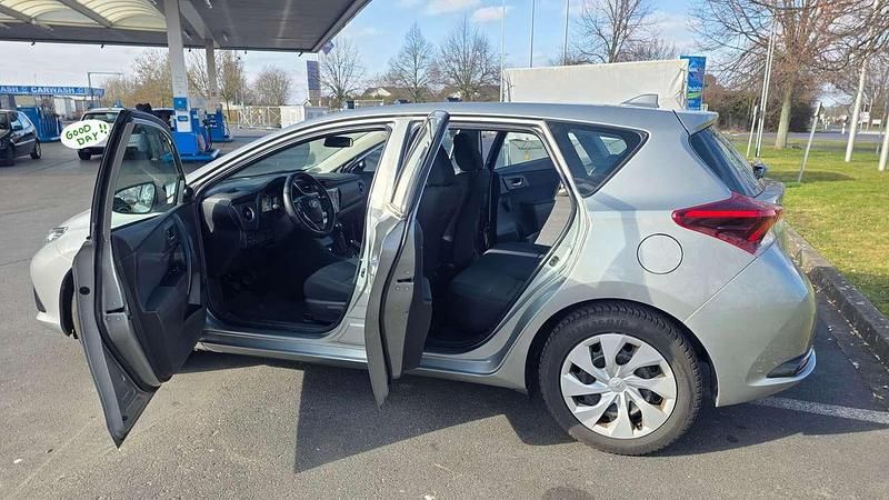 Gebraucht Toyota Auris Cool 99 PS (72 kW) 2015 Grau Limousine