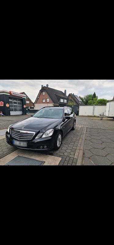 Gebraucht Mercedes E200 136 PS (100 kW) 2011 Schwarz Kombi