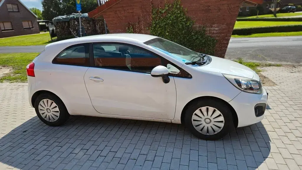 Gebraucht Kia Rio Edition 7 86 PS (63 kW) 2013 Weiß Limousine