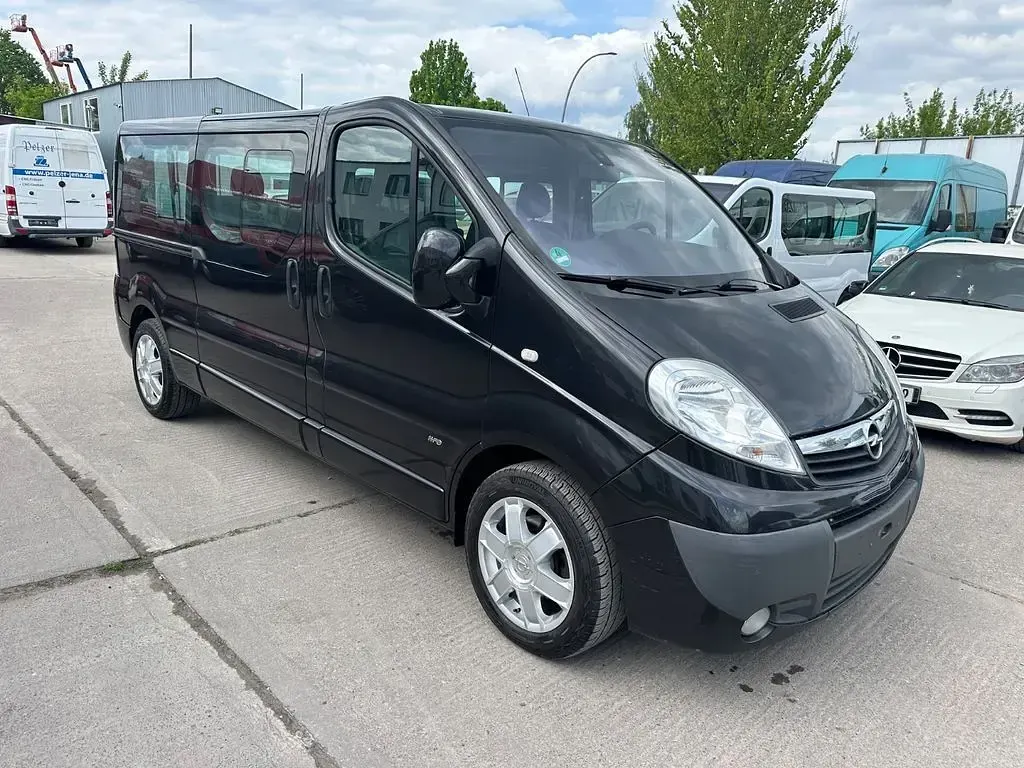 Gebraucht Opel Vivaro 145 PS (106 kW) 2010 Schwarz Van / Kleinbus