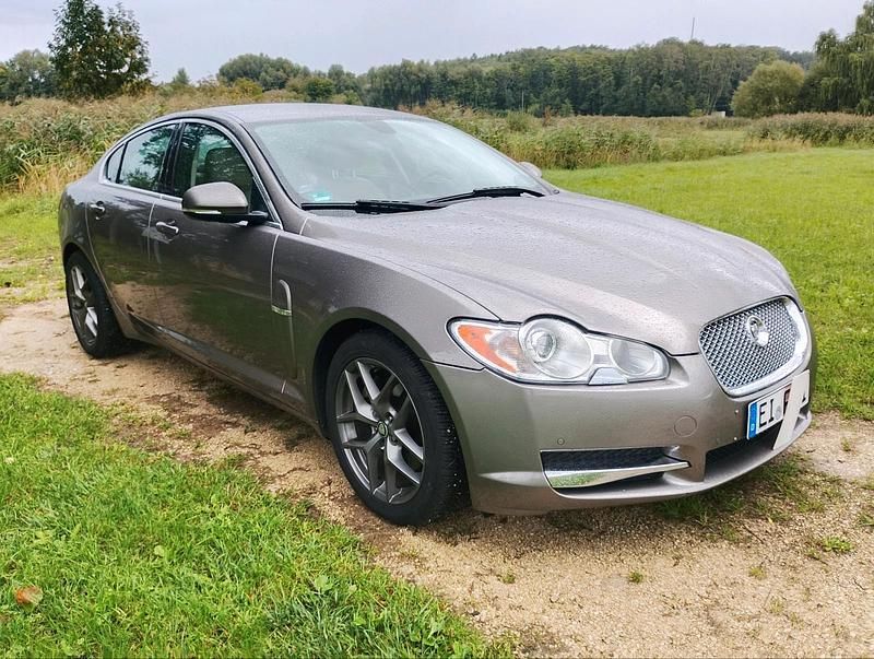 Silber Gebraucht 2010 Jaguar XF Limousine | 9.950 € (Etwas zu teuer) - Bild 1/4