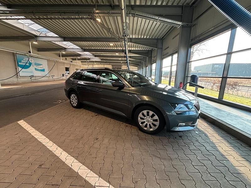 Gebraucht Skoda Superb Ambition 150 PS (110 kW) 2018 Grau Kombi