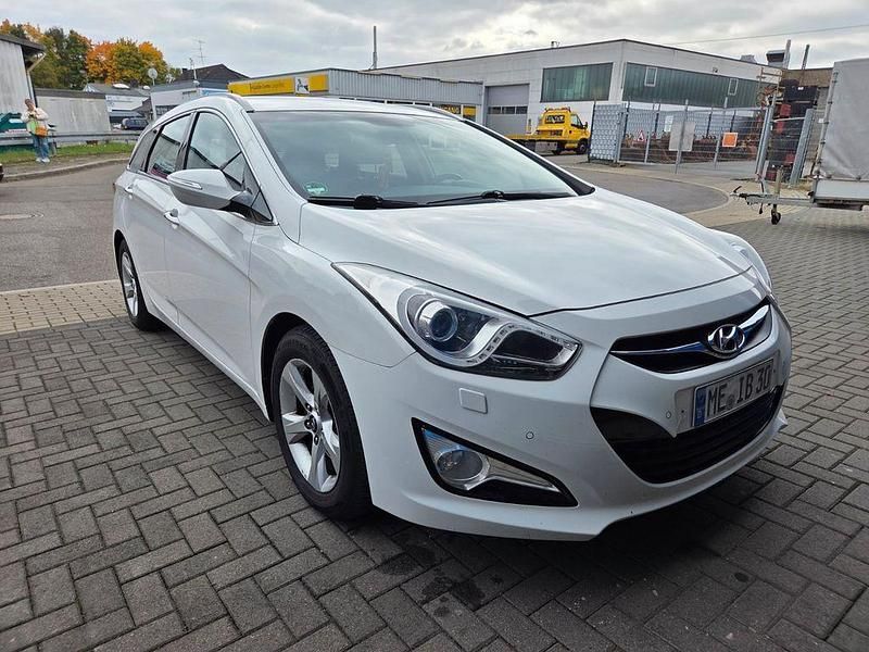 Weiß Gebraucht 2014 Hyundai i40 Kombi | 6.999 € (Fairer Preis) - Bild 1/4