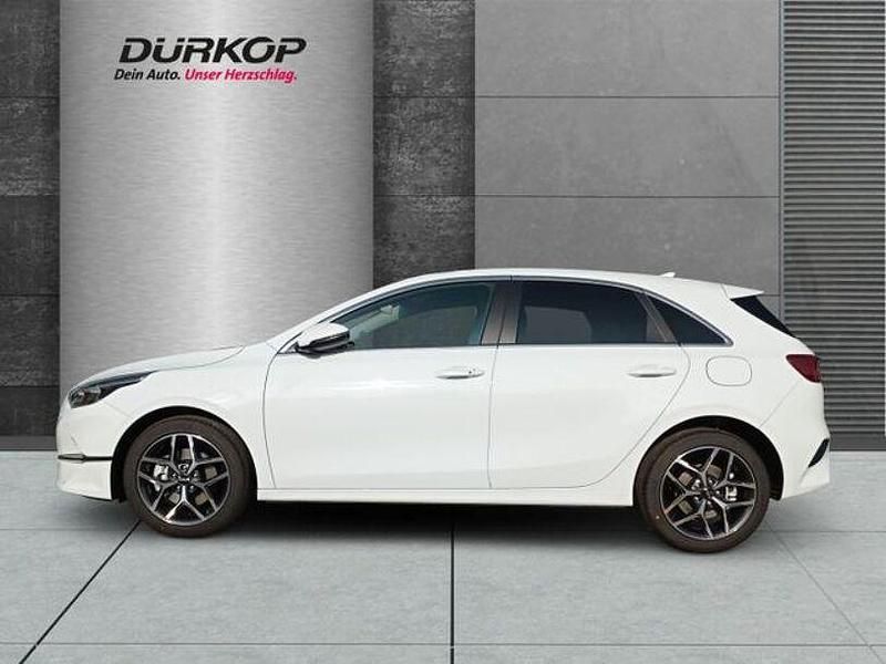 Neu Kia Ceed Style 140 PS (102 kW) 2025 (wd) casa white s Kleinwagen