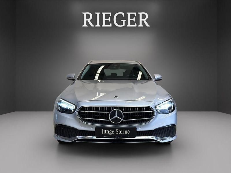 Gebraucht Mercedes E220 Avantgarde 200 PS (147 kW) 2022 Metalliclack hightechsilber (metallic) Kombi