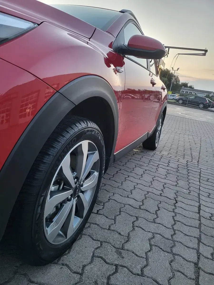 Gebraucht Kia Stonic 80 PS (58 kW) 2023 Rot SUV