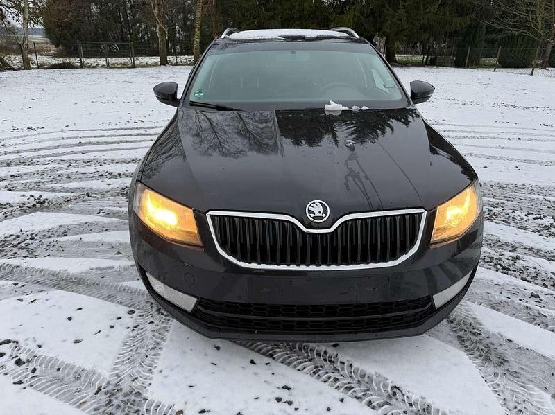 Gebraucht Skoda Octavia Ambition 150 PS (110 kW) 2014 Schwarzmagic perleffekt Kleinwagen