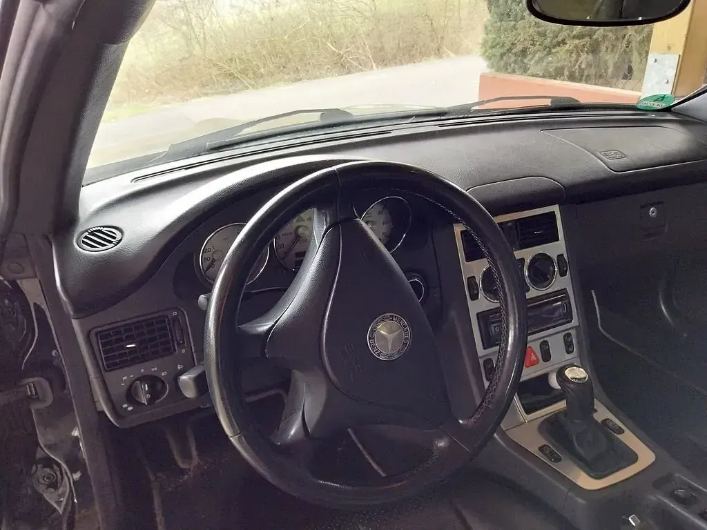 Second-hand Mercedes SLK200 Edition 163 CP (119 kW) 2002 Negru Cabrio
