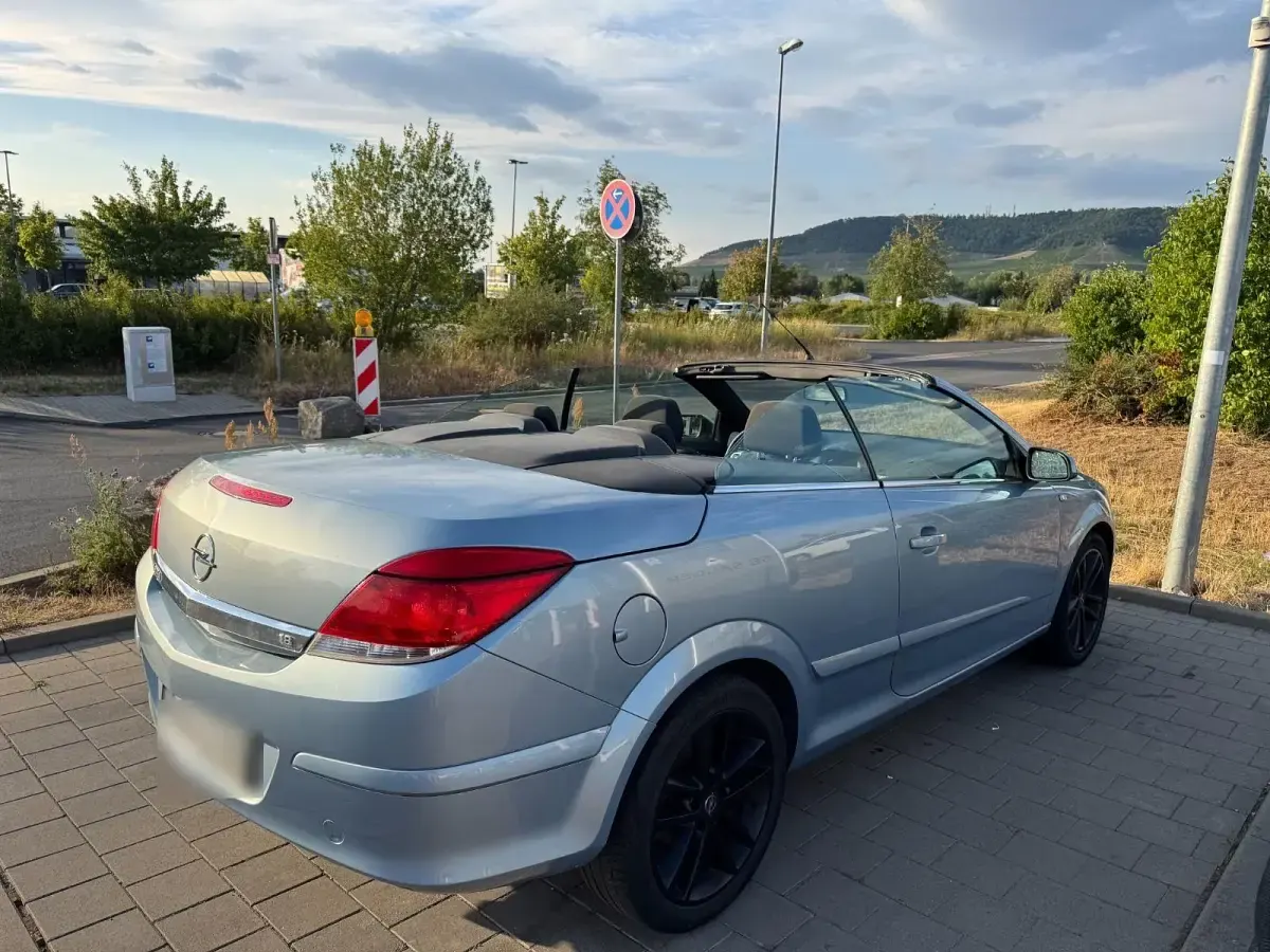 Gebraucht Opel Astra 140 PS (102 kW) 2007 Blau Cabrio