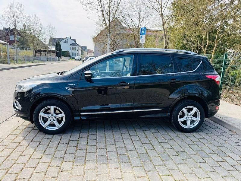 Gebraucht Ford Kuga Vignale 150 PS (110 kW) 2017 Schwarz SUV