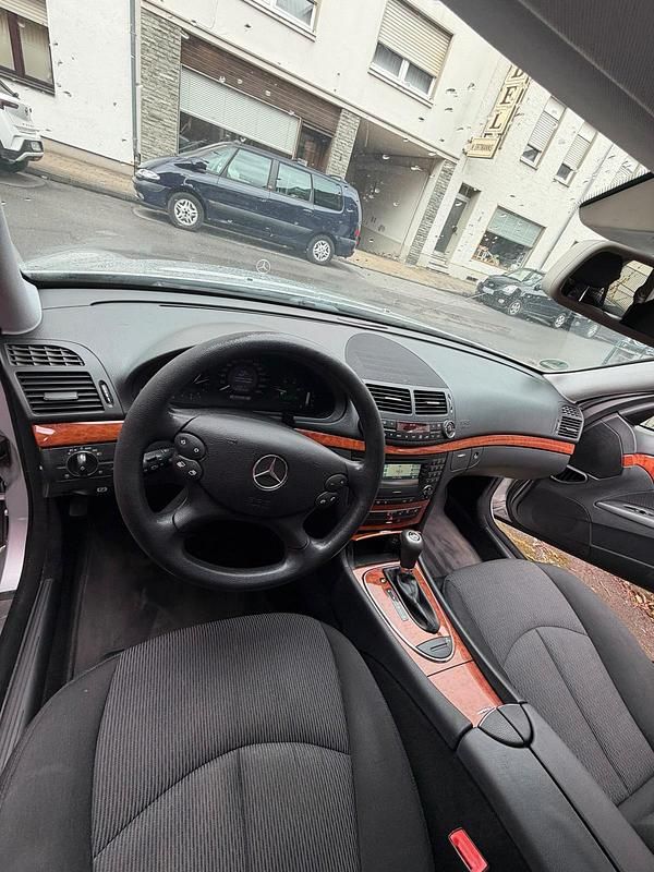 Gebraucht Mercedes E280 190 PS (139 kW) 2006 Grau Kombi