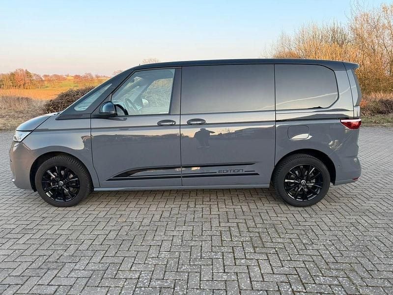 Gebraucht VW Multivan Edition 150 PS (110 kW) 2025 Grau Van