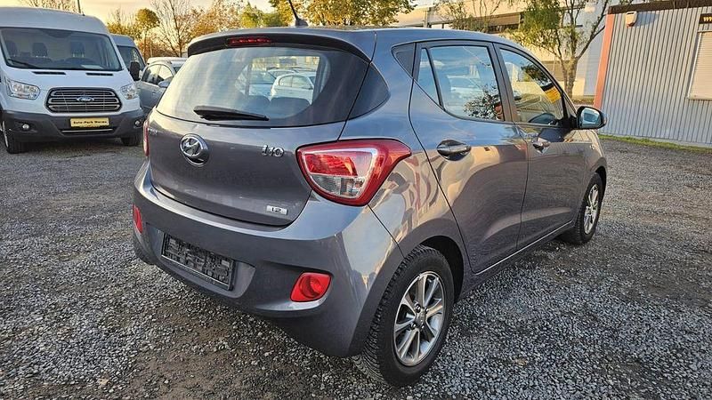 Gebraucht Hyundai i10 Edition 87 PS (63 kW) 2014 Grau Kleinwagen
