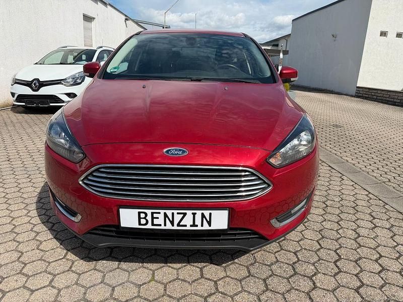 Używany Ford Focus Titanium 150 KM (110 kW) 2015 Czerwony Sedan/Limuzyna