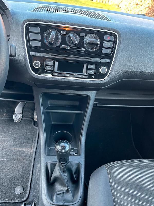 Second-hand VW up! 60 CP (44 kW) 2014 Roșu Hatchback