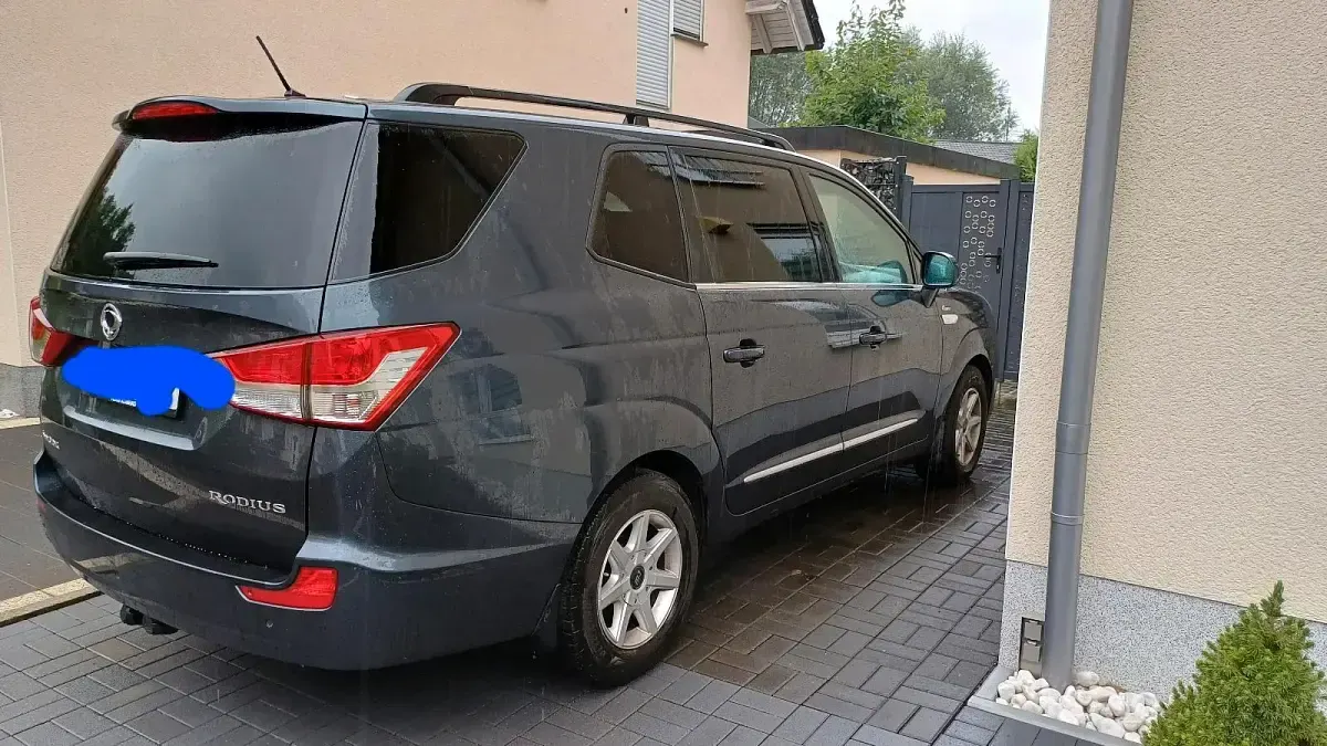 Gebraucht SsangYong Rodius 178 PS (130 kW) 2016 Grau Van / Kleinbus