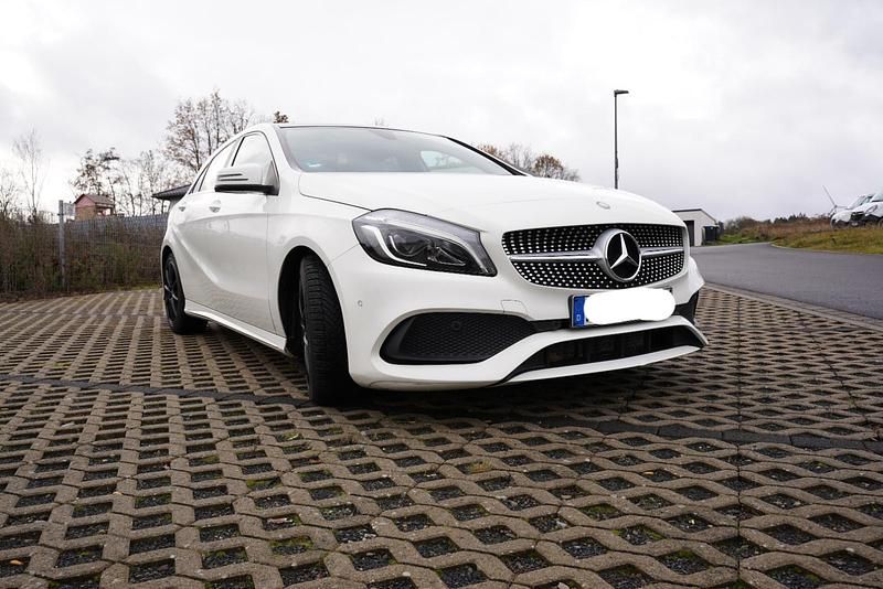 Weiß Gebraucht 2016 Mercedes A200 Sport Kleinwagen | 15.900 € (Fairer Preis) - Bild 1/4