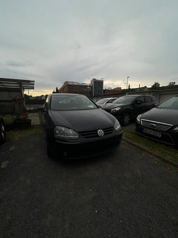Blau Gebraucht 2004 VW Golf V Kleinwagen | 1.000 € (Superpreis) - Bild 1/4